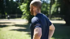 Vaše ramená výrazne narastú: najlepšie cviky s kettlebellom podľa trénerov